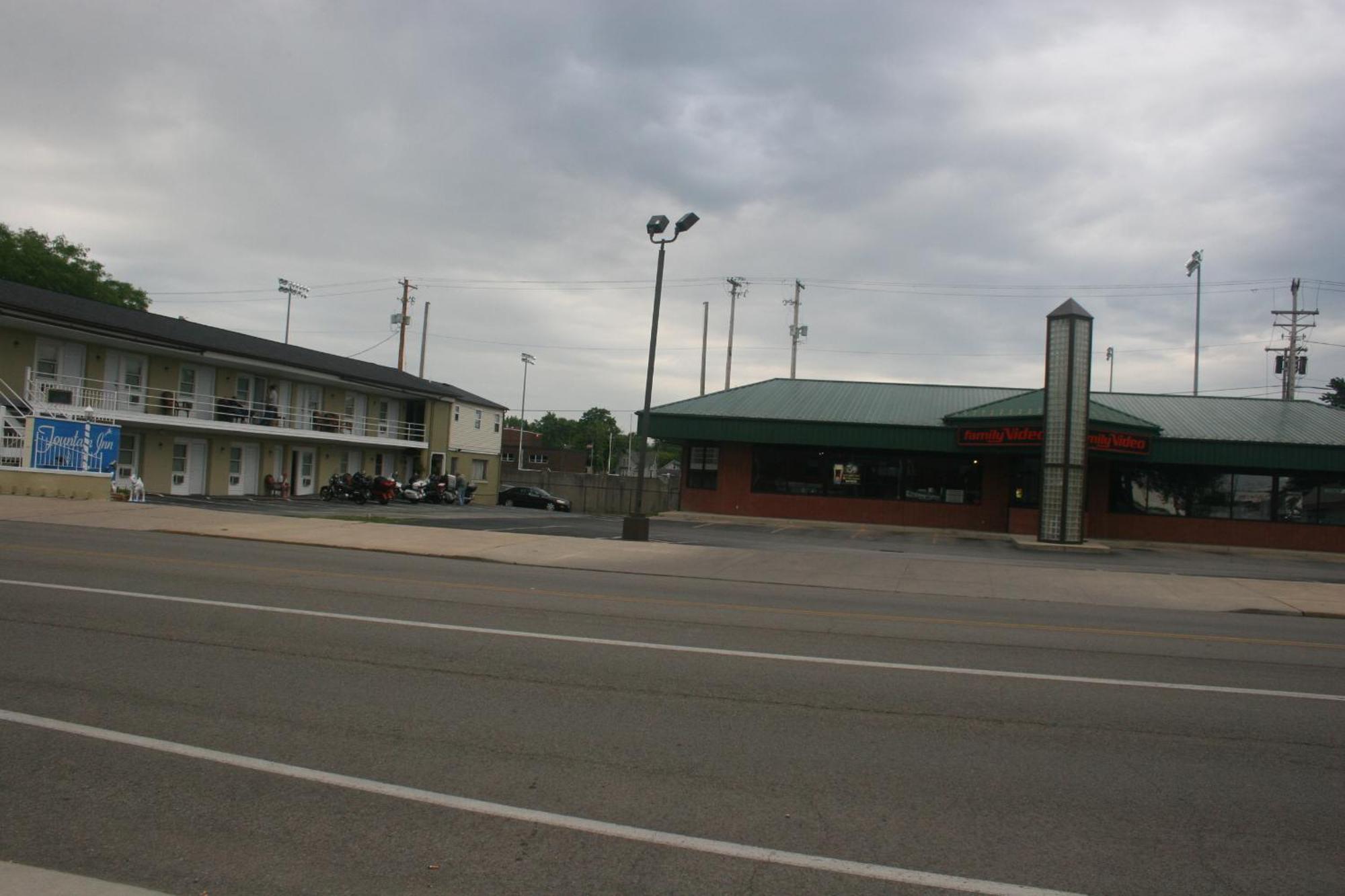 Fountain Inn Van Wert Екстериор снимка
