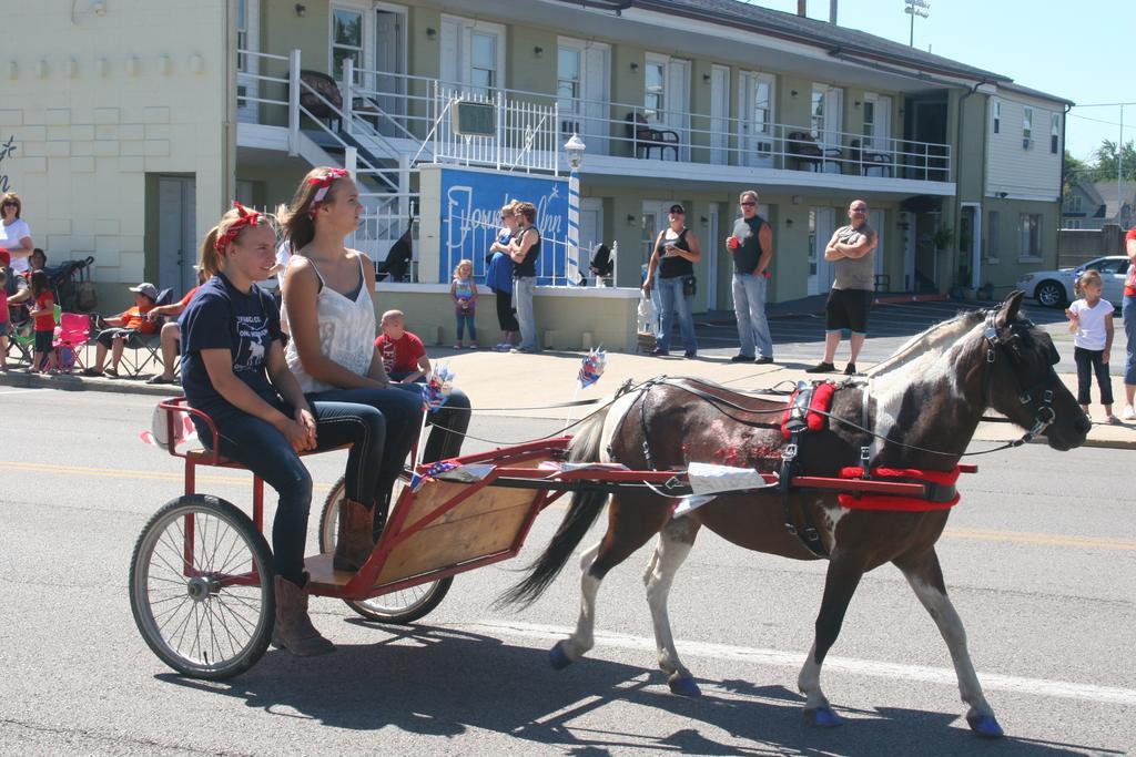Fountain Inn Van Wert Екстериор снимка