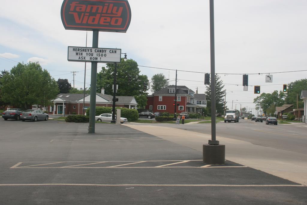 Fountain Inn Van Wert Екстериор снимка