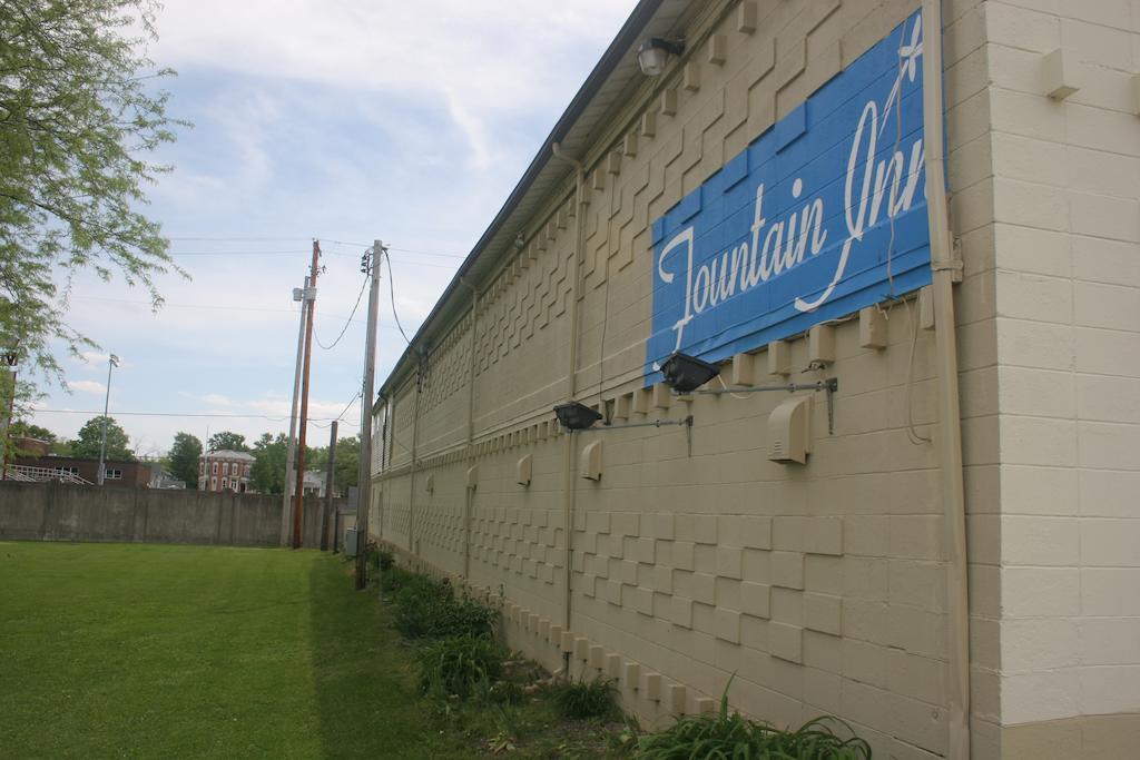 Fountain Inn Van Wert Екстериор снимка